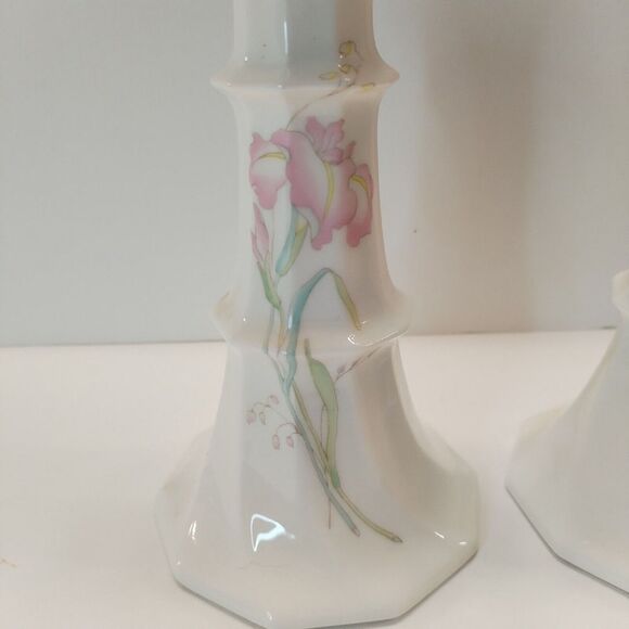 Toyo White Floral Porcelain Bud Made In Japan‎ 6.5" Tall Candle Sticks Set Of 2 - Picture 3 of 8